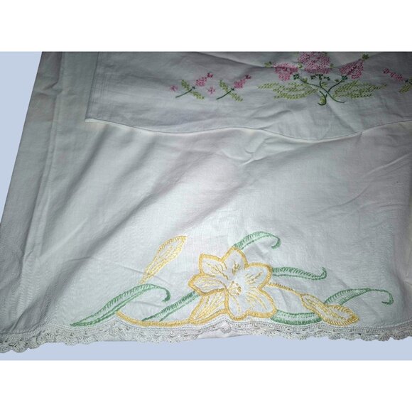 Vintage Hand-Embroidered Pillowcases Floral Bird Motifs White Cotton Lace Trim S - Picture 5 of 7